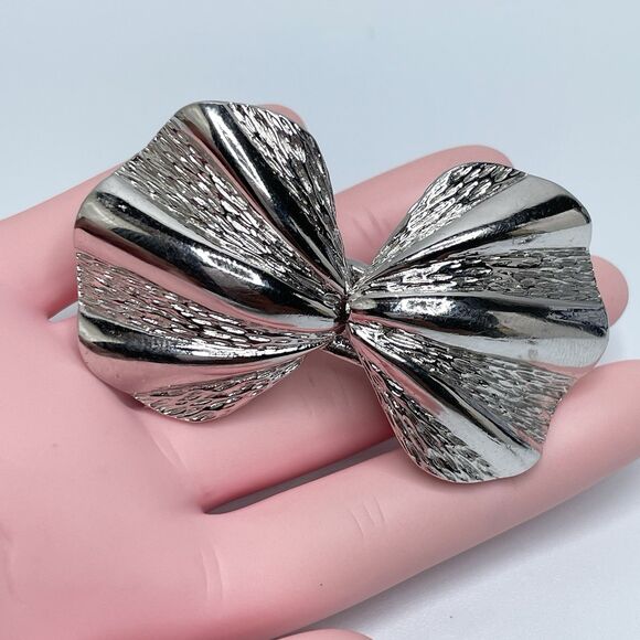 Vintage Gay Boyer Silvertone Shell Belt Buckle 2.25 in Statement Boho Classic